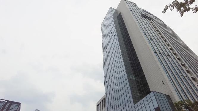 城市高楼大厦仰视特写空镜头
