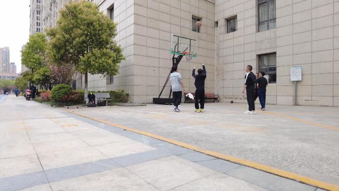 杭州下沙小区打篮球