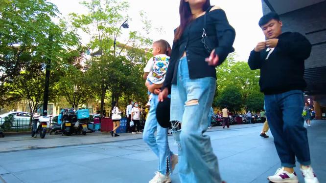 杭州西湖湖滨银泰in77D区人群人流延时摄影4