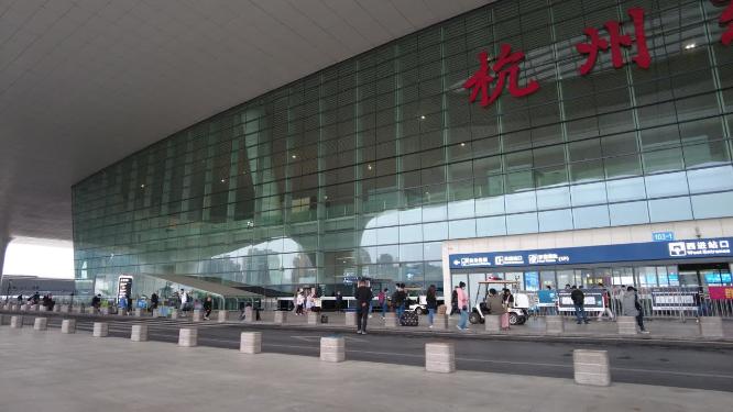 火车东站大门口延时摄影