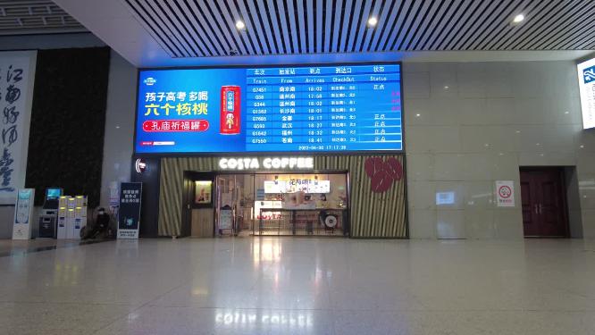 火车站人来人往行人路人旅客乘客