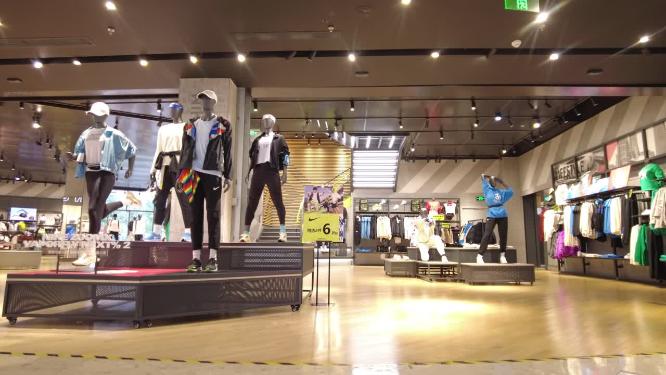 耐克实体店门口人流延时摄影