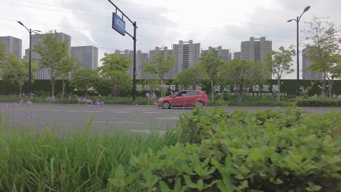 公路上面行驶的汽车9