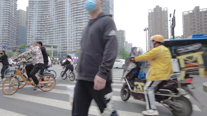 十字路口人行道行人延时摄影