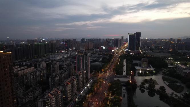 城市夜幕降临的时候