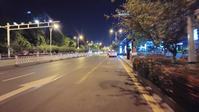 城市夜晚车流运动延时摄影