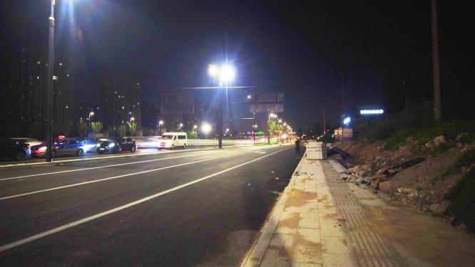 城市夜晚马路车流人流延时摄影