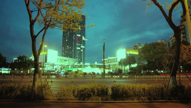 城市广场夜景车流延时摄影