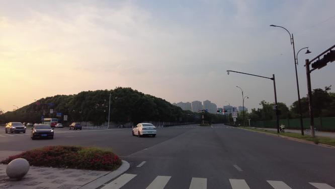 夕阳西下城市街景