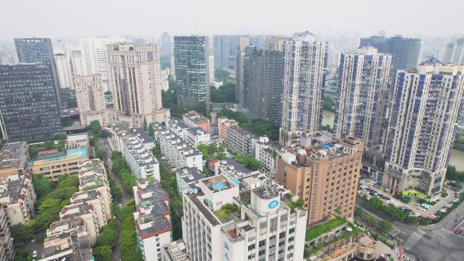 市区拥挤的高楼航拍
