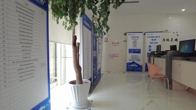 电脑自助操作区