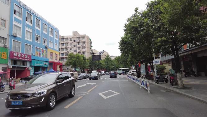 疫情期间城市马路空城