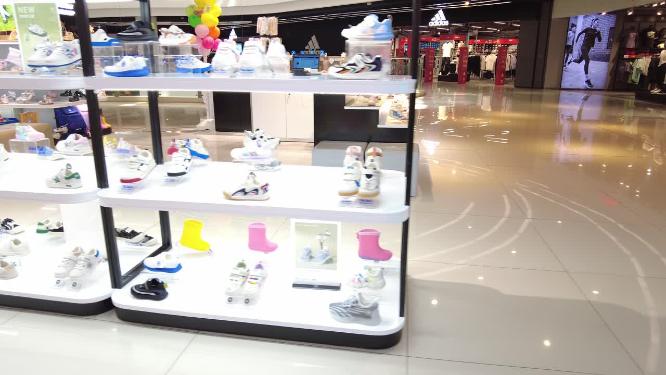 童鞋排列展示