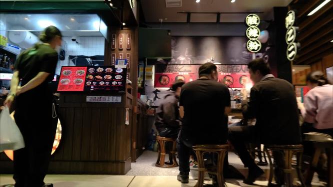 酸辣粉店面顾客生意人流延时摄影
