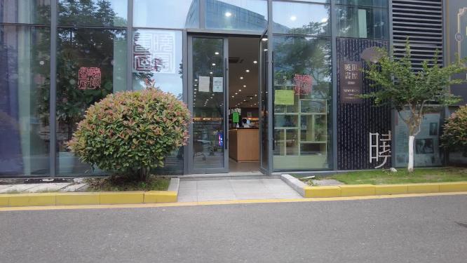 高楼绿化带