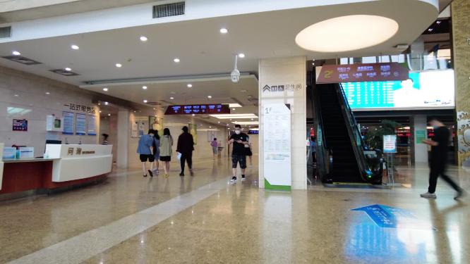 医院大厅人流延时摄影6