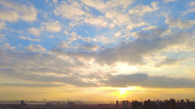 城市夕阳西下蓝天白云延时风景视频素材44