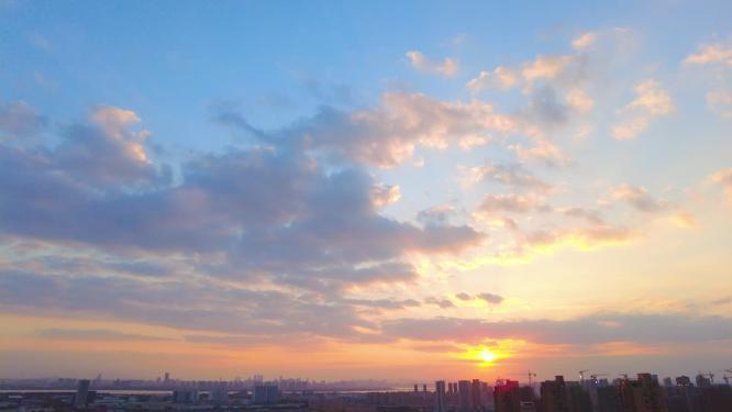 城市夕阳西下蓝天白云延时风景视频素材49
