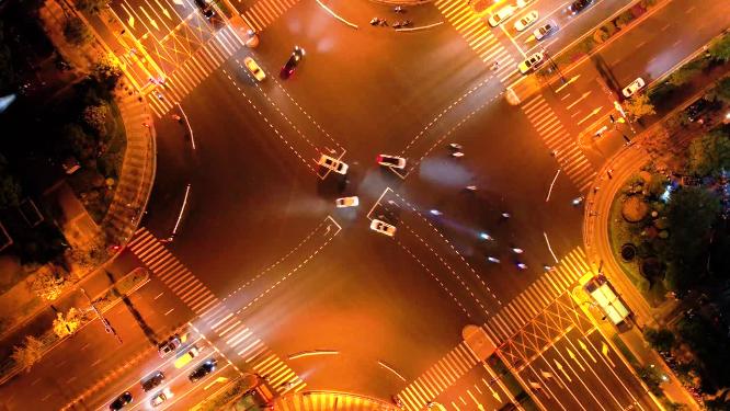 城市夜晚十字路口车辆车流延时摄影