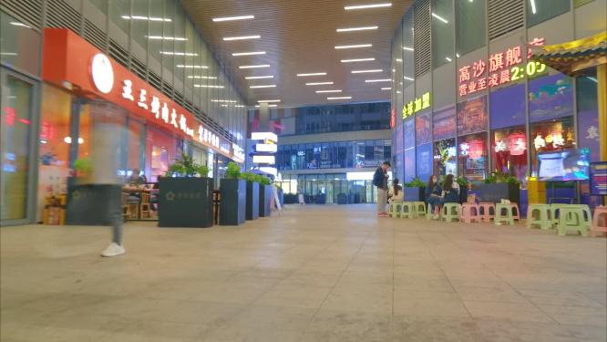 城市夜晚商场人流延时夜景视频素材
