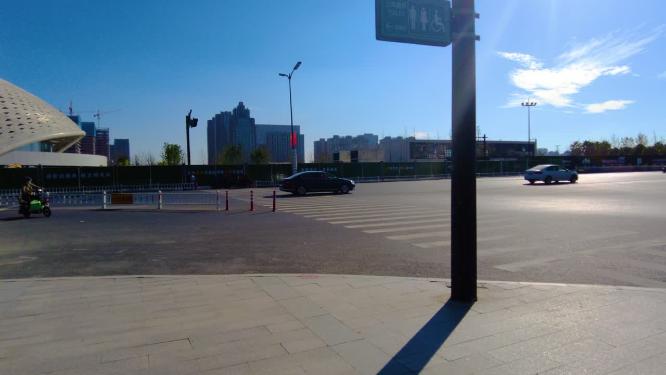 城市马路十字路口汽车车辆车流延时风景视频素材
