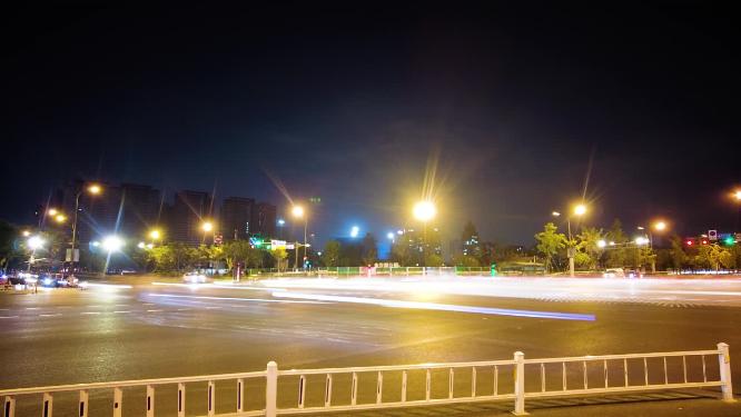 城市马路夜晚车流延时摄影