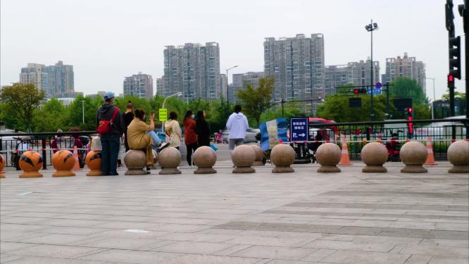 城市马路街道行人人流车流延时摄影4