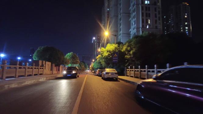 夜晚城市小道