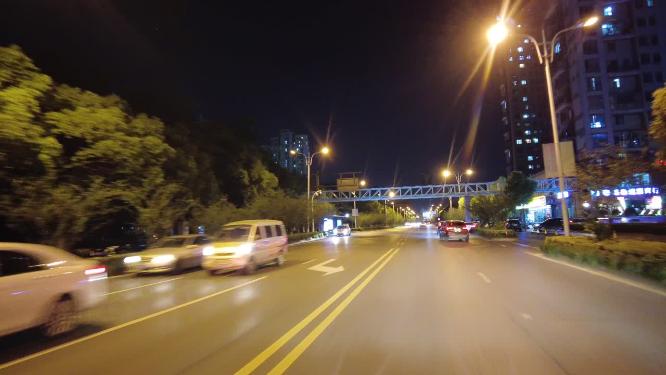 夜晚马路开车视角