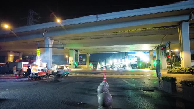夜晚马路车辆车流延时摄影
