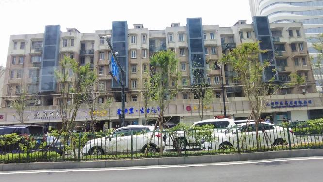 大城市沿街的风景