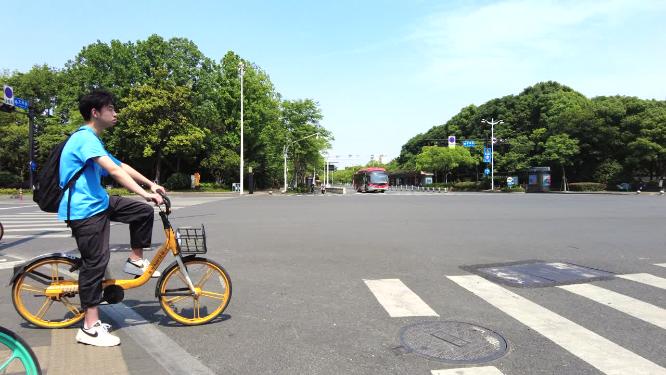 学林街和文泽路交叉口车流延时摄影