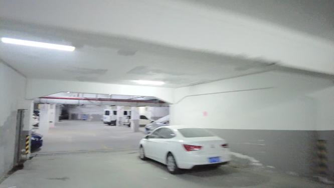 小区地下车库空镜头