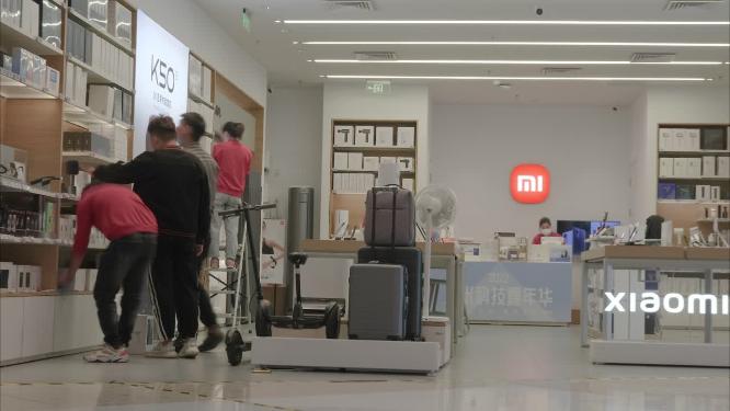 小米实体店铺手机店人流延时摄影