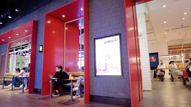 肯德基门店顾客享用食物延时视频素材