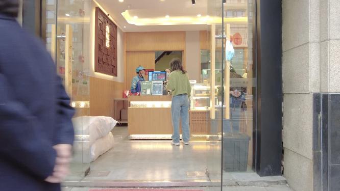 蛋糕店大门口收银台延时摄影