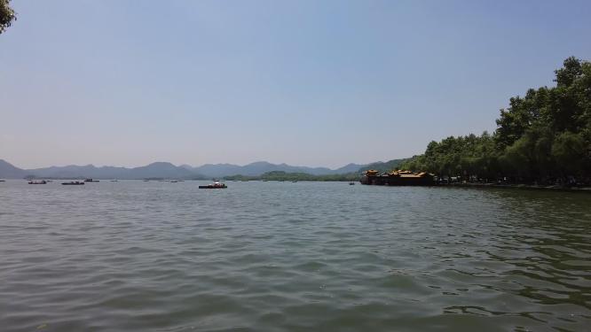 西湖湖面环绕