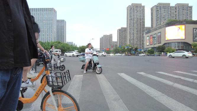 金沙湖十字路口车流人流延时摄影