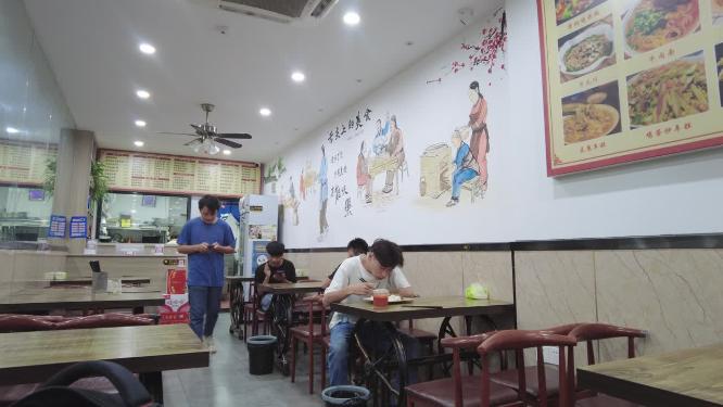 饭店顾客享用食品延时摄影