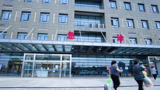 医院急诊大楼人流延时摄影4