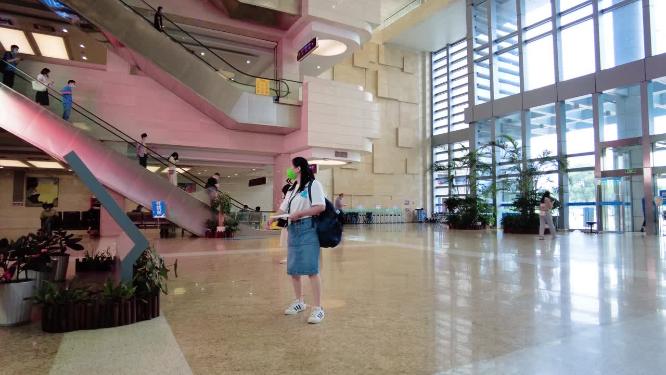 医院门诊大楼人流延时摄影