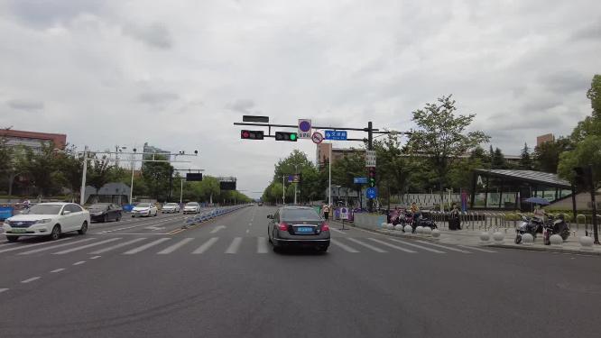 城市马路开车窗外风景
