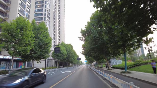 城市马路推进运镜空镜头
