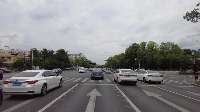 城市马路汽车第一视角