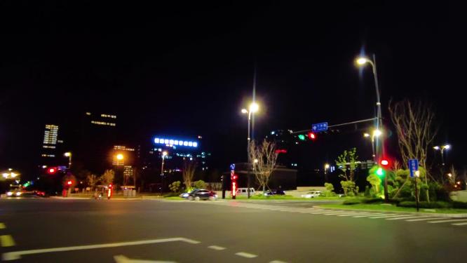 夜晚马路路灯汽车窗外的风景视频素材9