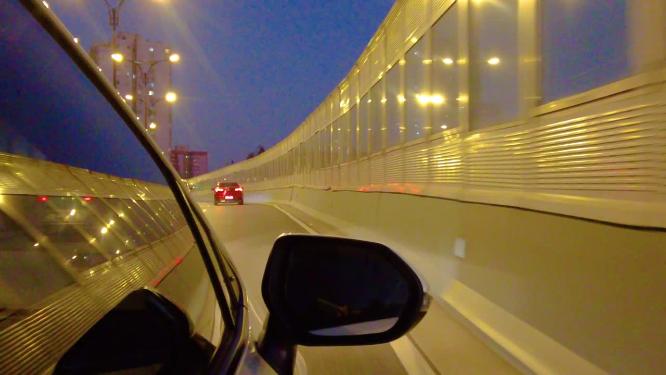 城市夜晚汽车在马路上行驶夜景视频素材 