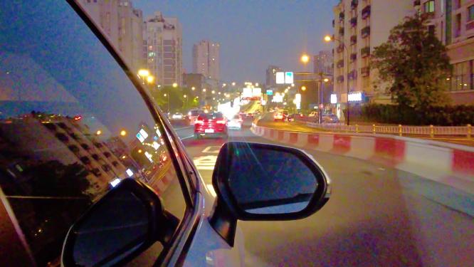 城市夜晚汽车在马路上行驶夜景视频素材