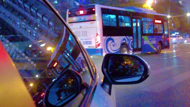 夜晚汽车在马路上行驶夜景视频素材