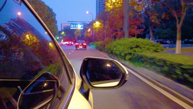 夜晚汽车在马路上行驶视频素材49