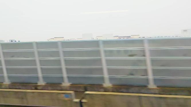 火车窗外的风景视频素材